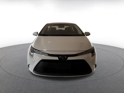 Used 2025 Toyota Corolla LE FWD image 4