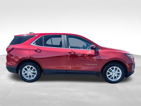 Used 2024 Chevrolet Equinox LT w/ LPO, Floor Liner Package FWD image 9