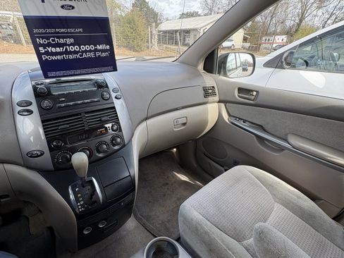 Used 2009 Toyota Sienna CE image 12