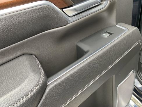 Used 2024 GMC Sierra 2500 Denali image 38