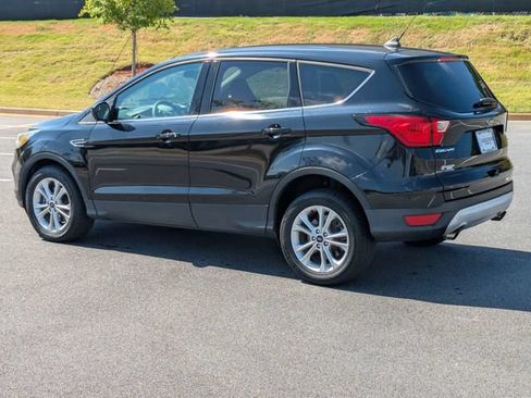 Used 2019 Ford Escape SE FWD image 6