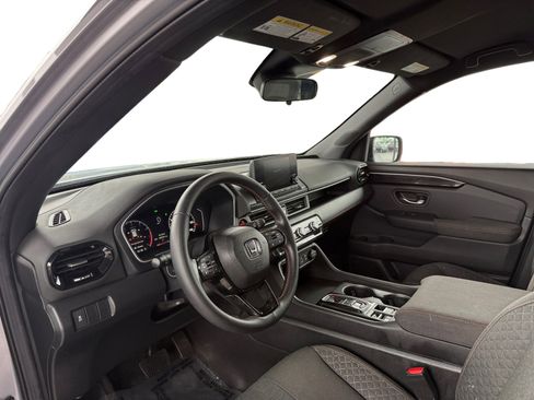 Used 2024 Honda Pilot Sport image 9