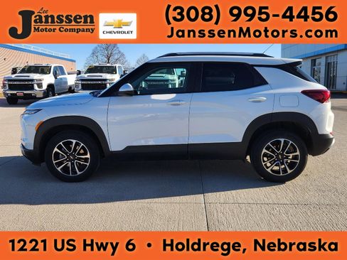 Used 2025 Chevrolet TrailBlazer LT image 1