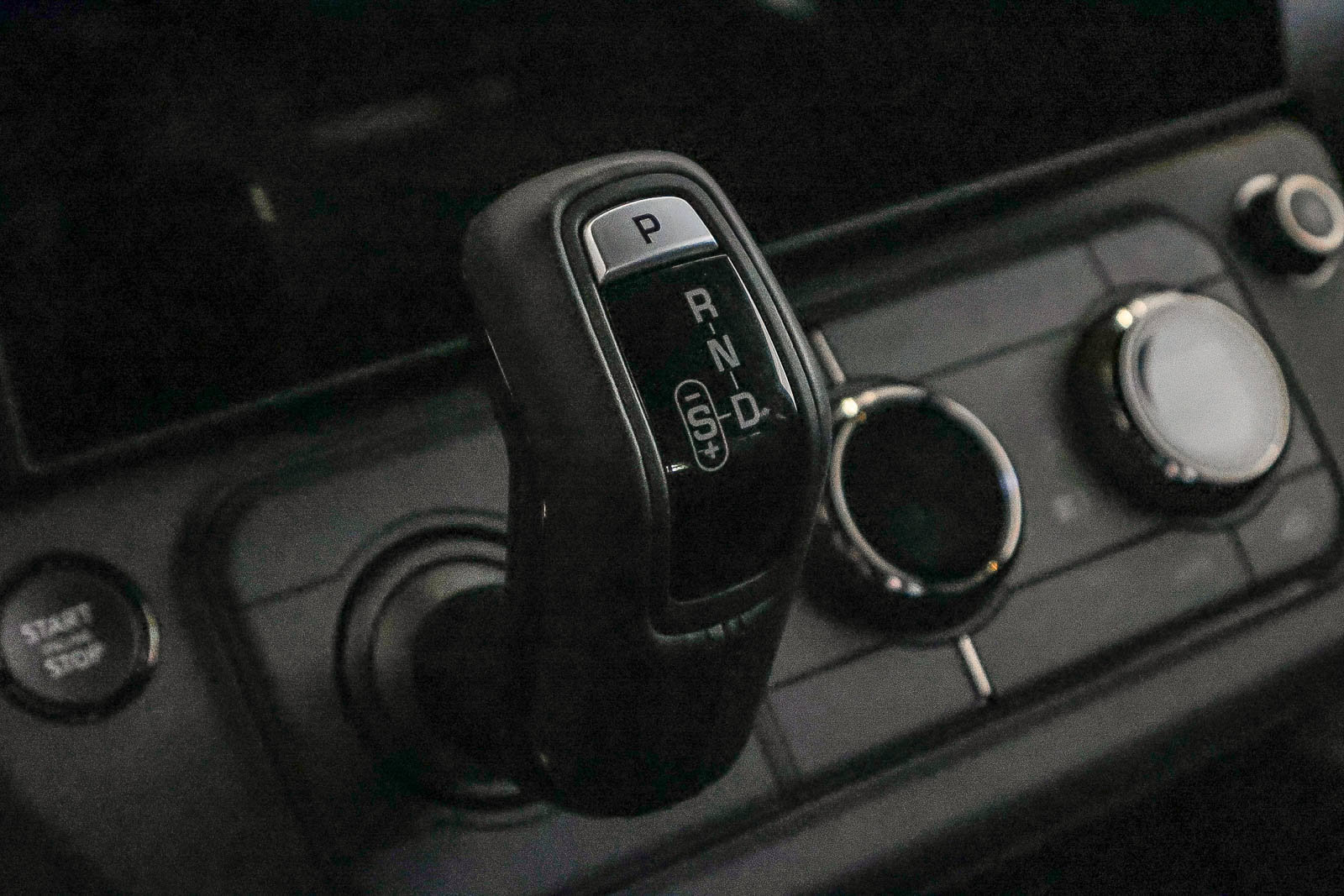 New 2026 Land Rover Defender 110 AWD/4WD image 12