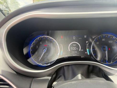 Used 2025 Chrysler Pacifica Select FWD image 31