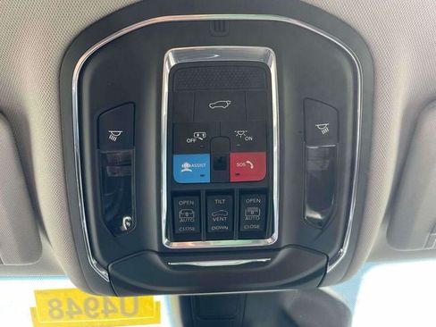 Used 2023 Jeep Grand Cherokee Limited w/ Luxury Tech Group II AWD/4WD image 33