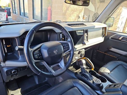 Used 2022 Ford Bronco Badlands image 6