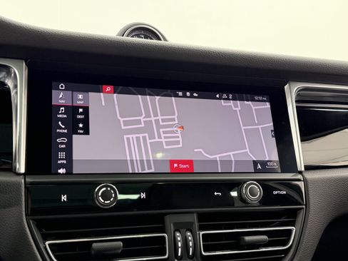 Certified 2024 Porsche Macan image 41