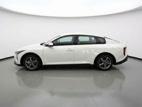 Used 2025 Kia K4 LXS image 5