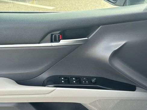 Used 2018 Toyota Camry LE image 29