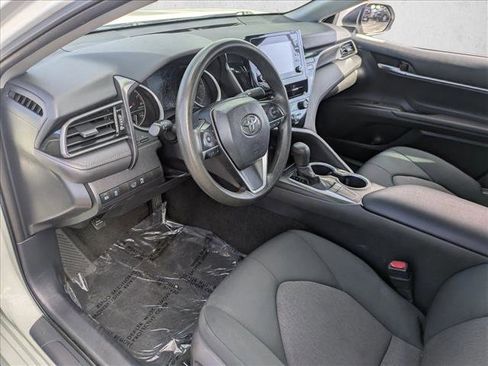 Used 2022 Toyota Camry LE image 9