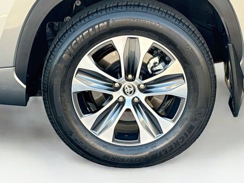 Certified 2026 Toyota Highlander XLE AWD/4WD image 32