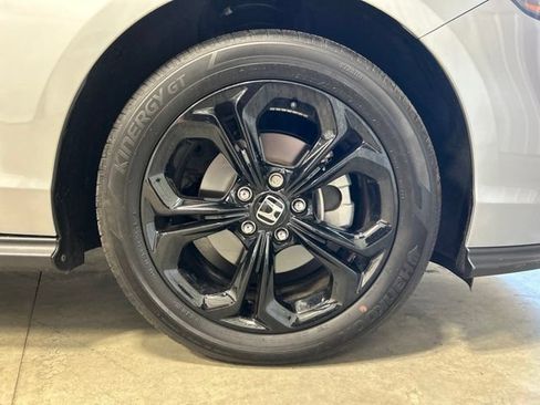 Certified 2025 Honda Accord SE image 12