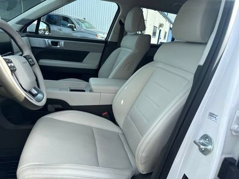 Used 2025 Hyundai Santa Fe Calligraphy AWD/4WD image 9