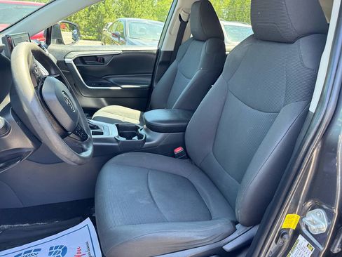 Used 2020 Toyota RAV4 LE w/ All Weather Liner Package AWD/4WD image 26