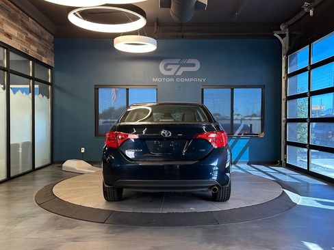 Used 2018 Toyota Corolla SE FWD image 4