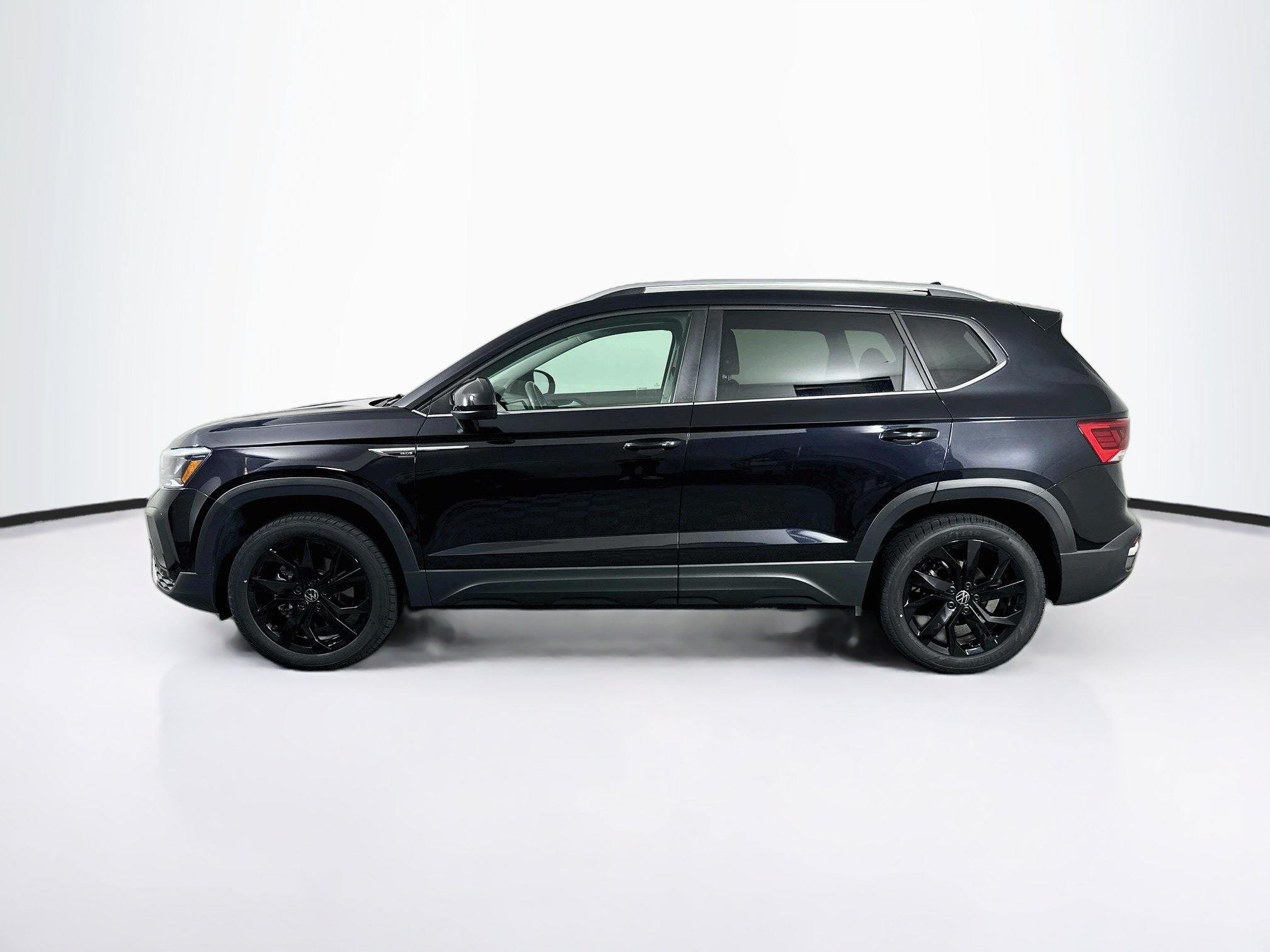 Used 2024 Volkswagen Taos SE FWD image 4