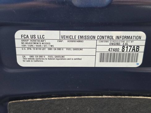 Used 2017 Chrysler Pacifica Limited w/ UConnect Theater Package FWD image 62