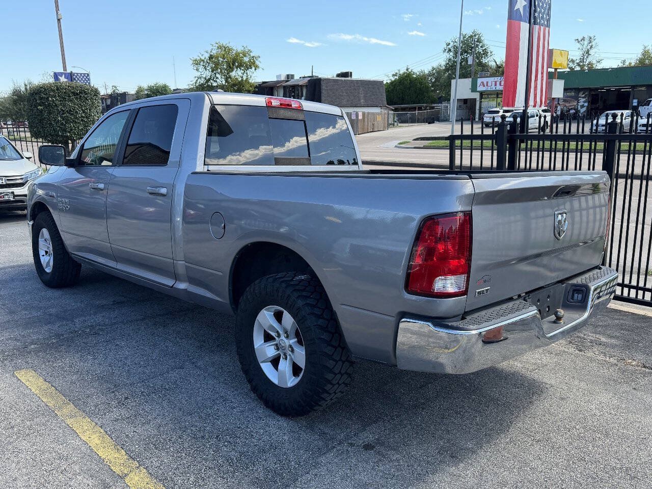 Used 2019 RAM 1500 Classic SLT RWD image 4