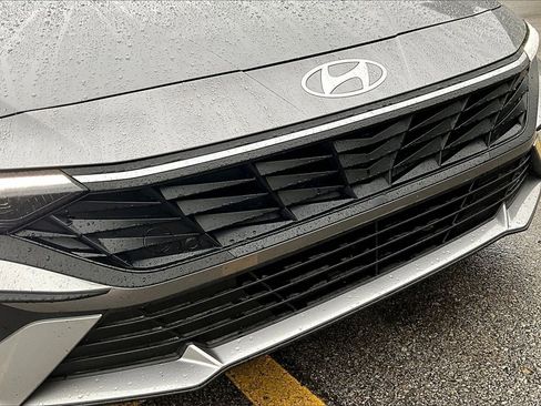 Certified 2025 Hyundai Elantra Sport image 28