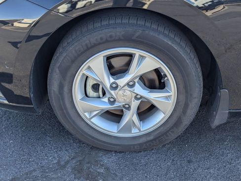Used 2023 Hyundai Elantra SE FWD image 13