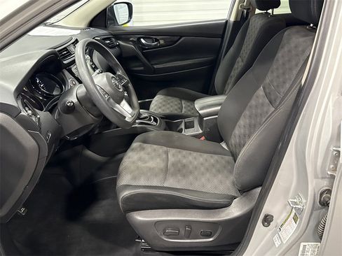 Used 2017 Nissan Rogue Sport SV image 6