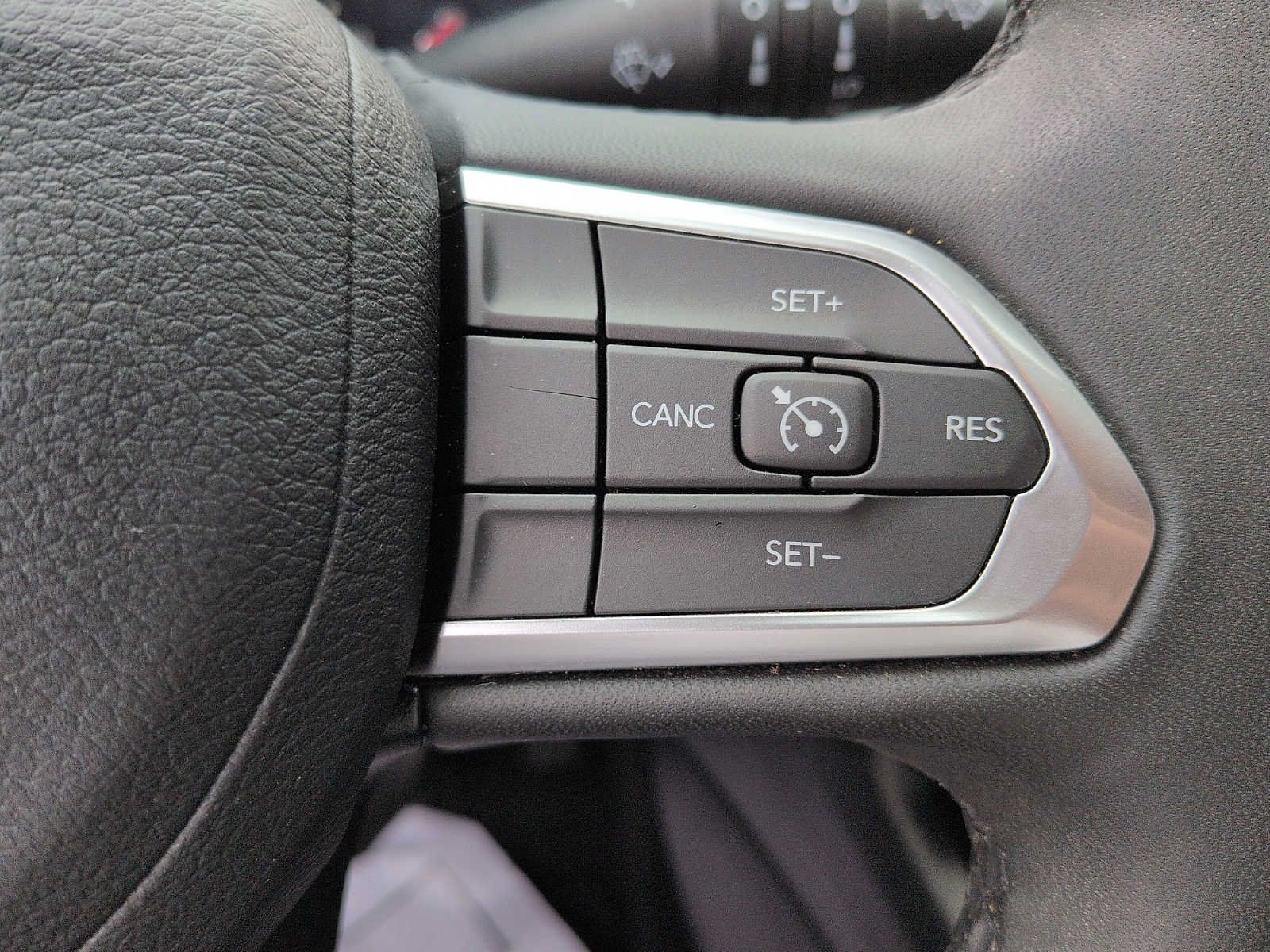 Used 2023 Jeep Compass Latitude w/ Convenience Group AWD/4WD image 16
