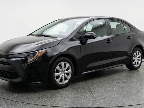 Used 2025 Toyota Corolla LE FWD image 3