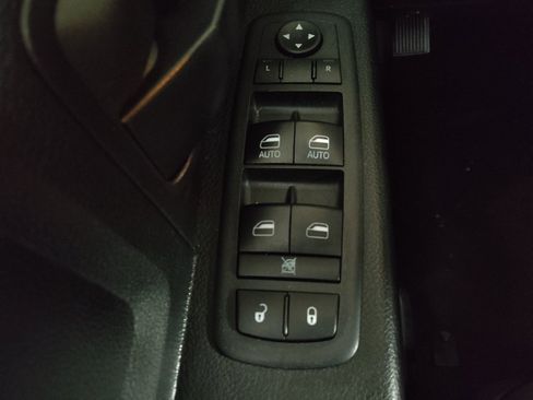 Used 2018 RAM 1500 ST AWD/4WD image 27