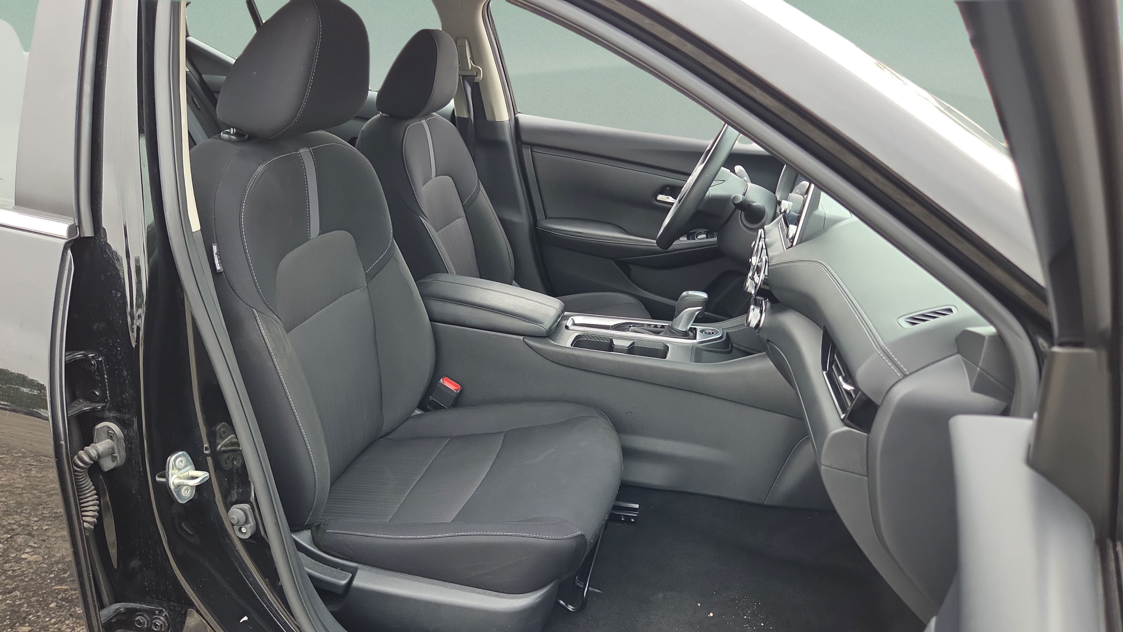 Used 2025 Nissan Sentra SV FWD image 15