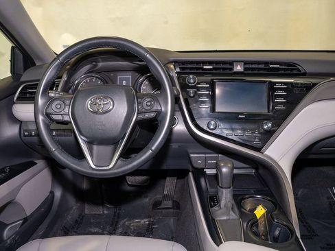Certified 2020 Toyota Camry SE image 6