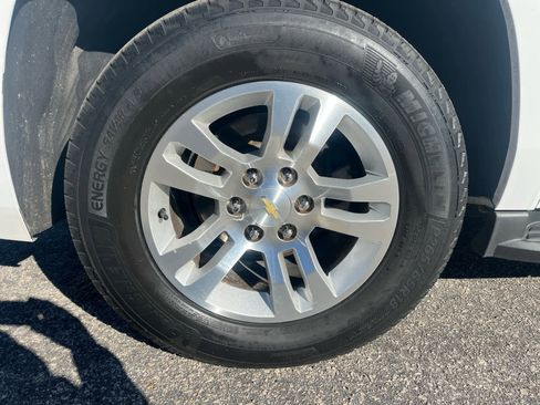 Used 2018 Chevrolet Suburban LT image 23