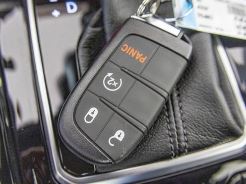 New 2026 Jeep Compass Latitude image 24