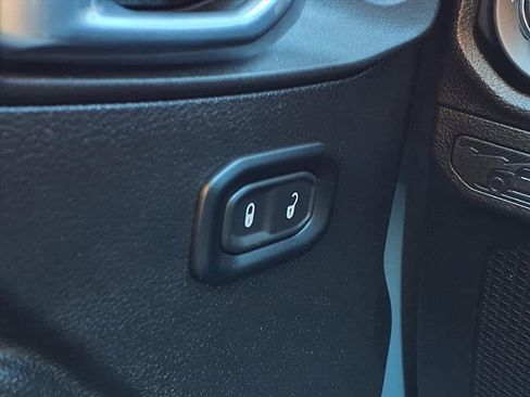 Used 2025 Jeep Gladiator Nighthawk image 24