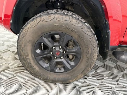 Used 2021 Toyota 4Runner SR5 image 12