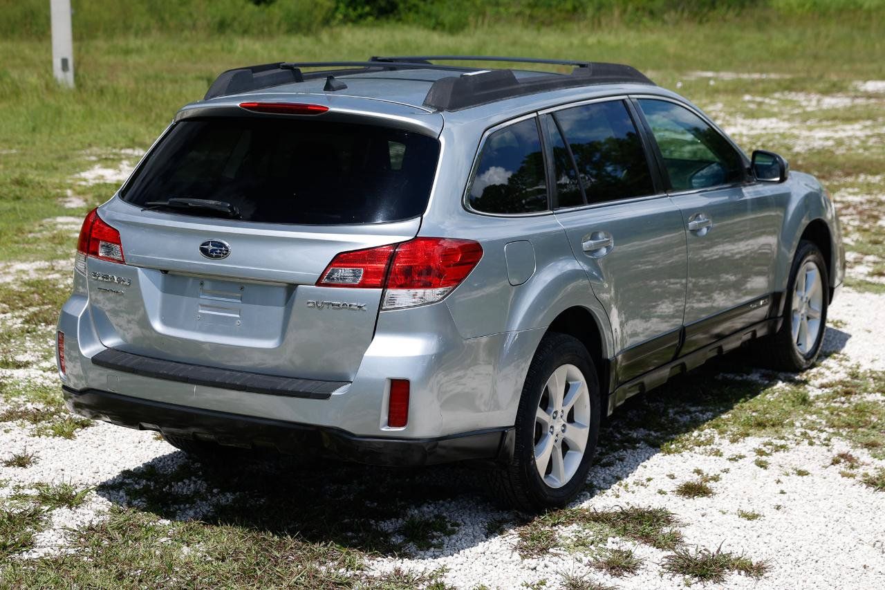 Used 2014 Subaru Outback 2.5i Limited w/ Moonroof Package AWD/4WD image 9
