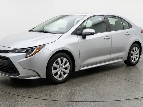 Used 2025 Toyota Corolla LE image 3