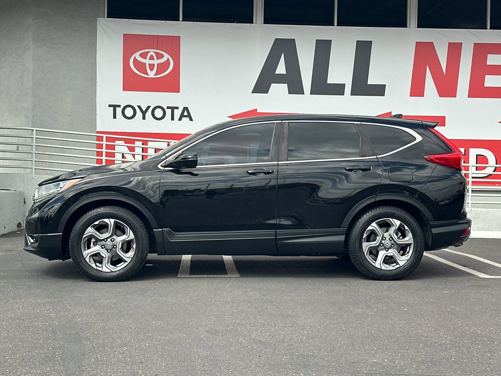 Used 2017 Honda CR-V EX-L image 2