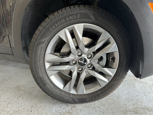 Used 2023 Kia Seltos S w/ Navigation Package AWD/4WD image 39