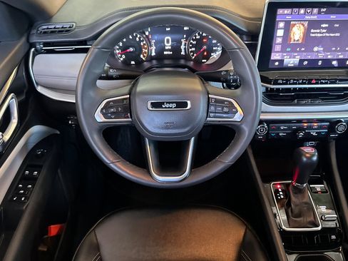 Used 2025 Jeep Compass Limited AWD/4WD image 14
