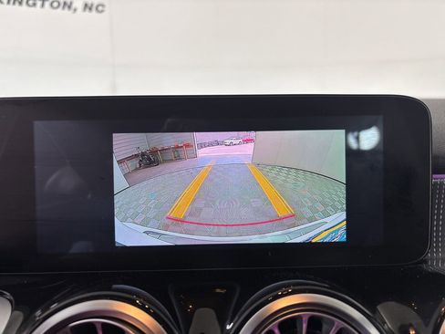 Used 2022 Mercedes-Benz GLB 250 4MATIC image 18