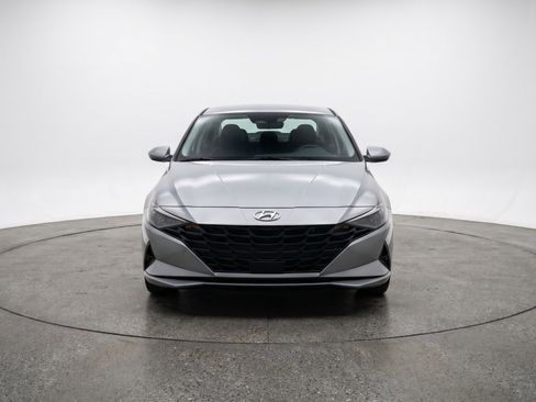 Used 2025 Hyundai Elantra SEL FWD image 2