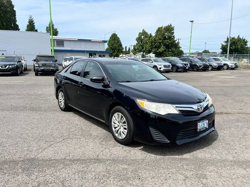 Used 2014 Toyota Camry LE FWD image 1