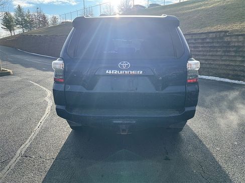 Used 2019 Toyota 4Runner SR5 image 7