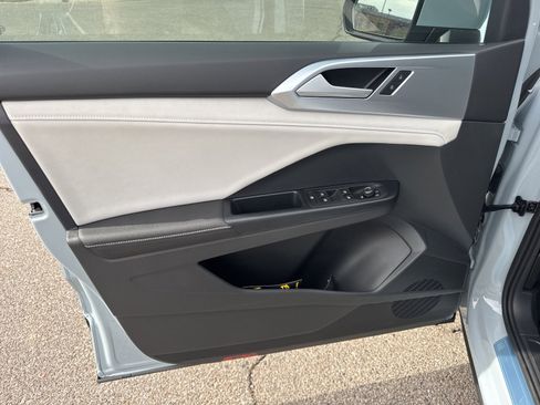 New 2026 Volkswagen Taos SE image 10