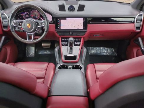Used 2022 Porsche Cayenne S image 13