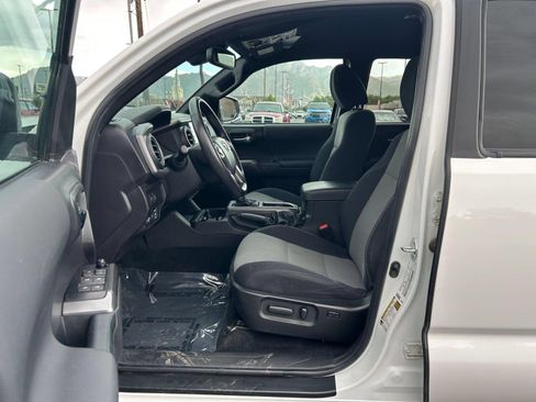 Used 2023 Toyota Tacoma TRD Off-Road w/ Advanced Technology Package AWD/4WD image 12