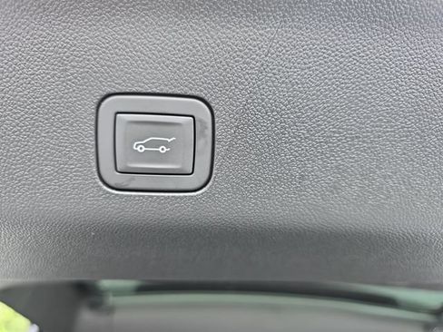 New 2026 Chevrolet Tahoe Premier w/ Sun And Tow Package AWD/4WD image 17