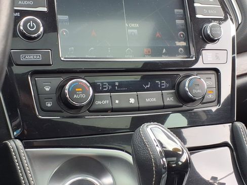 Used 2016 Nissan Maxima Platinum w/ Interior Lighting Package FWD image 19