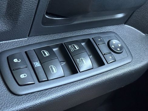 Used 2017 RAM 1500 Express image 12